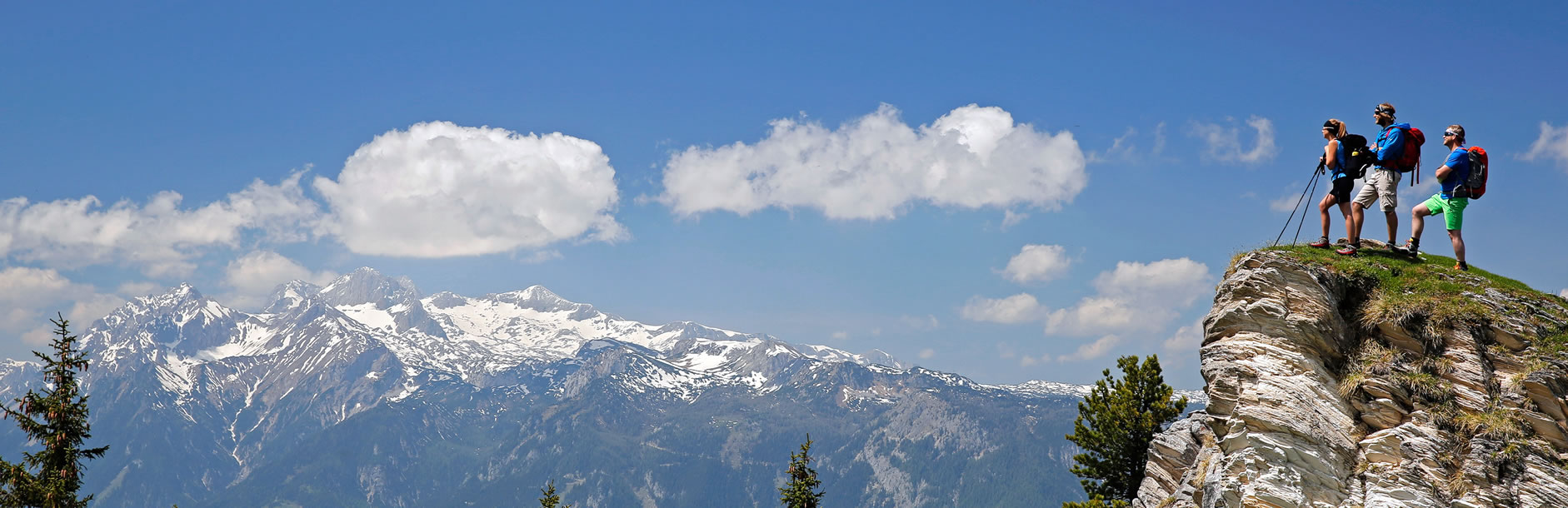 Ausblick auf die Bergwelt beim Wandern © Schladming-Dachstein_raffalt 